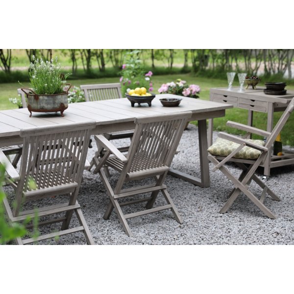 Matgrupp Saltö grå teak: Bord 240 cm inklusive 6 st karmstolar i grå teak Matgrupp Saltö grå teak: Bord 240 cm inklusive 6 st karmstolar i grå teak