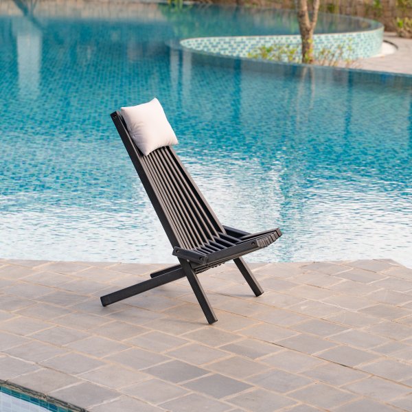 Calcutta Liegestuhl mit Nackenkissen - Schwarz gebeizt + Reinigungsspray für Gartenmöbel Calcutta Liegestuhl mit Nackenkissen - Schwarz gebeizt + Reinigungsspray für Gartenmöbel
