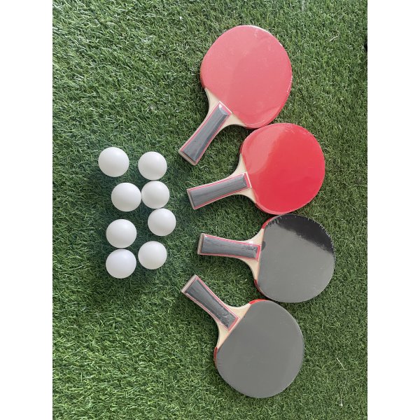 Bordtennisst - 4 stativer + 8 bolde
