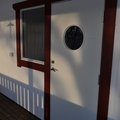 Både fönstret och dörren är köpt hos er. Fast fönstret är 80x100 3-glas. Kommer inte ihåg vad dörren hetter Fast fönster 3-glas - Aluminium - U-värde 1,1