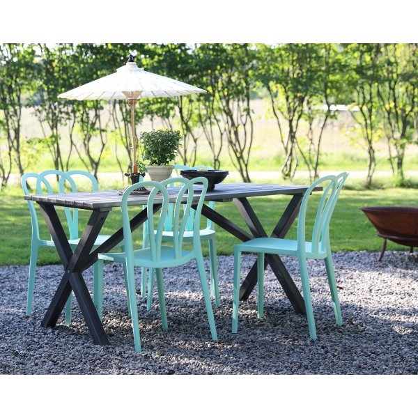 Matgrupp Scottsdale: 150 cm grtt trbord inklusive 4 st Bally stolar stapelbara