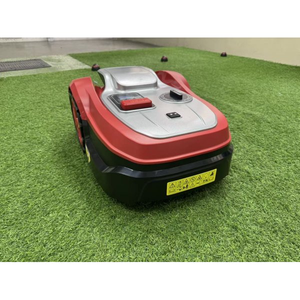 Robotgr�sklippare FineFox 12 - F�r gr�smattor upp till 1200 m�